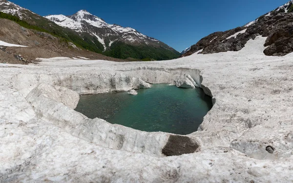 Rivière Alibek Highland Milieu Des Avalanches Été Dans République Karachay — Photo