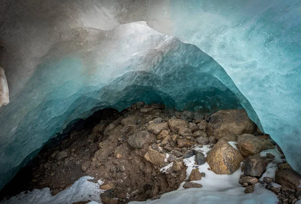 Ледниковая Пещера Алибекского Горного Ледника Домбей Карачаево Черкесская Республика Россия — стоковое фото