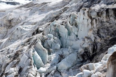Alibek, Dombay, karachay-cherkess rep. Rusya 'da ebedi buzullarda buz ile Dağ buzulları ve büyük kar blokları