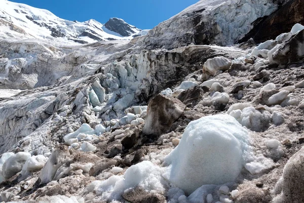 Gebirgsgletscher Und Große Schneeblöcke Mit Eis Den Ewigen Gletschern Alibek — Stockfoto