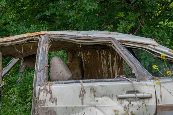 Πτώμα Ενός Πνιγμένου Αυτοκινήτου Που Πνίγηκε Στη Λάσπη Στέκεται Στο — Φωτογραφία Αρχείου