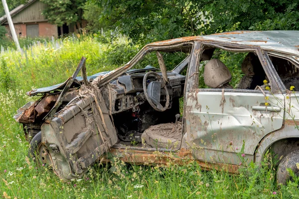 Corpo Carro Caiu Afogado Lama Fica Grama — Fotografia de Stock