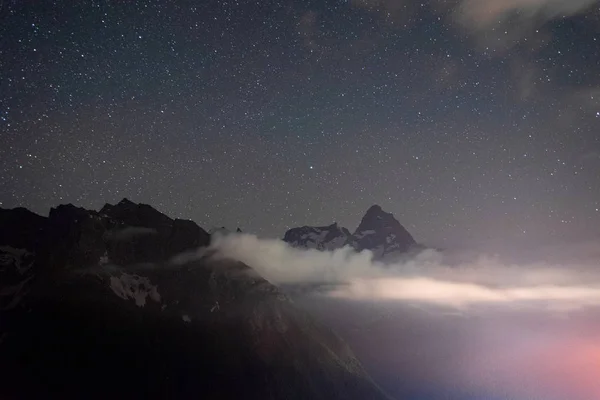 Cielo Nocturno Con Estrellas Vía Láctea Sobre Las Montañas Del — Foto de Stock