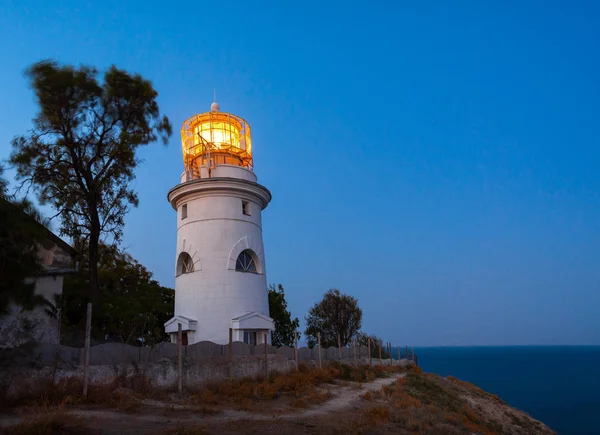 Faro Blanco Mar Teodosia Crimea Sobre Mar Negro Luz Bajo — Foto de Stock