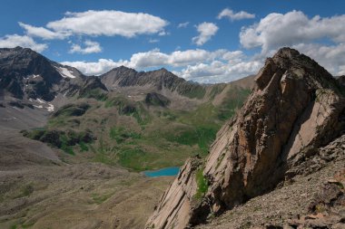 Teberda doğa rezervinin Mukhinsky vadisindeki Alp gölleri, Kafkaslar, Rusya