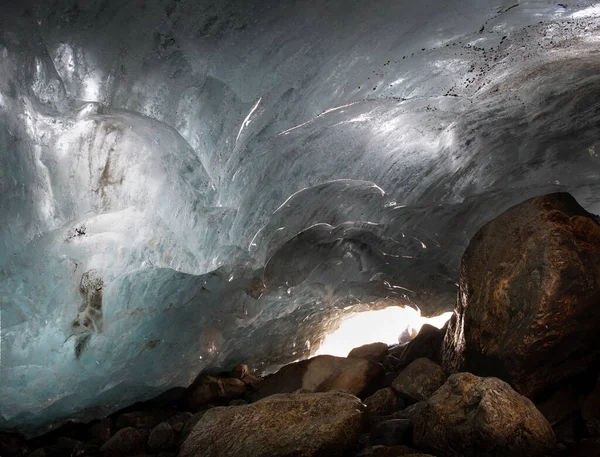 Caverna Gelo Dentro Geleira Montanha Alibek Dombai Cáucaso — Fotografia de Stock