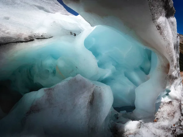 Голубой Лед Внутри Грота Горного Ледника Алиев Домбай Август 2020 — стоковое фото