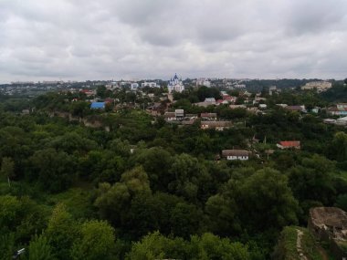 Kilise mavi kubbe, dramatik fırtına ile,