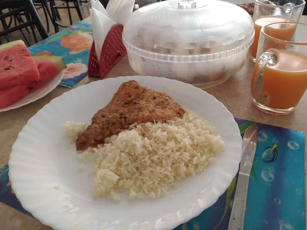 Turistické snídaně: bílá koule s rýží — Stock fotografie
