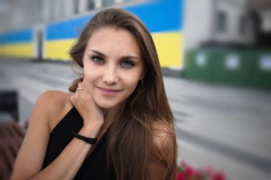 Yüz. Güzel doğal görünümlü Avrupa kız