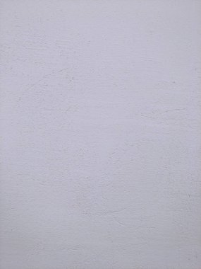 Beyaz-gri sıvalı yüzeyin, boyalı.