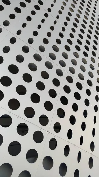 Dairesel delikli dekoratif mimari kompozisyon