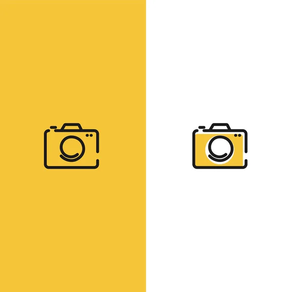 Logo creativo con cámara fotográfica. Firma por el fotógrafo. Línea negra con fondo amarillo — Archivo Imágenes Vectoriales