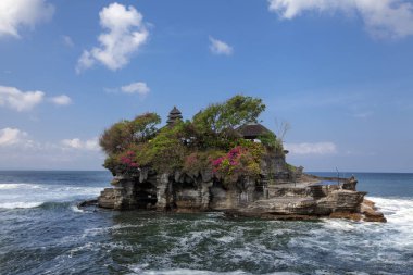Tanah Lot su Bali Adası, Endonezya tapınakta. Açık Endonezya doğa manzara. Tanah Lot su Tapınağı, Bali. Bali, Endonezya'nın tapınak landmark. Bali su Tapınağı. Ünlü Endonezya su Tapınağı