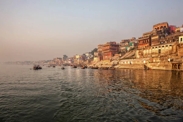 Aranasi Ganges Floden Ghat Med Antika Arkitektoniska Byggnader Och Tempel — Stockfoto