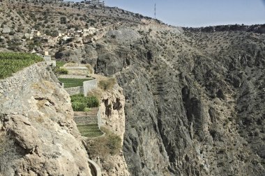 Umman'daki cebrail Akhdar Dağı'ndaki Saiq platosunda yer alan küçük kırsal köylerin görünümü