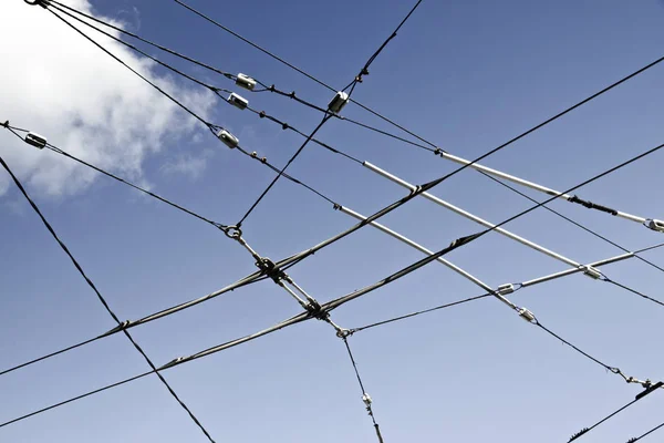 Fios Eletricidade Alta Tensão Contra Céu Azul — Fotografia de Stock