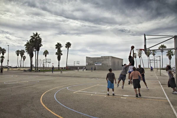 Люди Роблять Спорту Санта Моніці Лос Анджелесі County Штат Каліфорнія — стокове фото