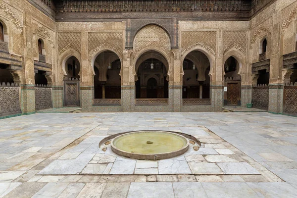 Medrese Bou Inania (medreseler el Bouanania) iç iç Marinid mimarisinin mükemmel bir örnek kabul edilmektedir. Souk Fez Medina Fes el Bali, Fas, Afric