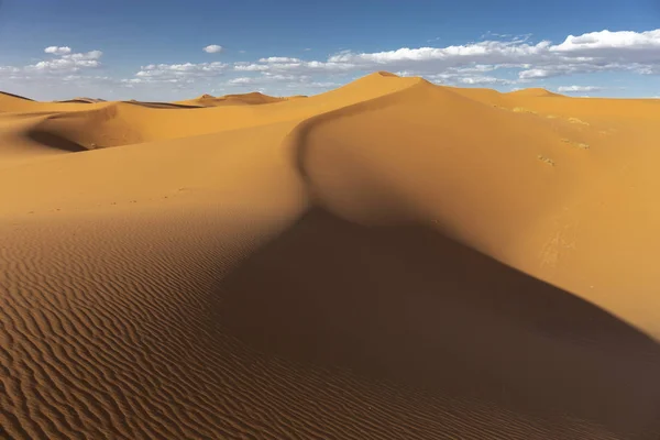 Nuvole Tuonanti Pioggia Sabbia Vengono Soffiate Grandi Dune Sabbia Africa — Foto Stock