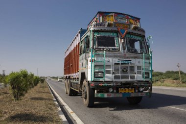 Renkli kamyon Hint karayolu, Hindistan Tata marka