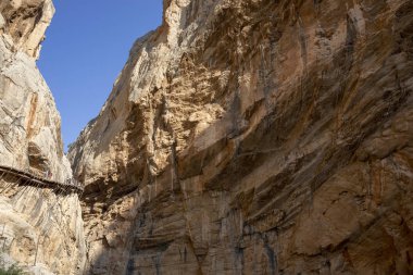 El Caminito del Rey (Kral'ın küçük yol), çok sayıda turistin, İspanya ile dünyanın en tehlikeli biri