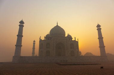 Agra, Uttar Pradesh, Hindistan. Taj Mahal Agra, Hindistan gündoğumu sırasında görülen bir görünümünü