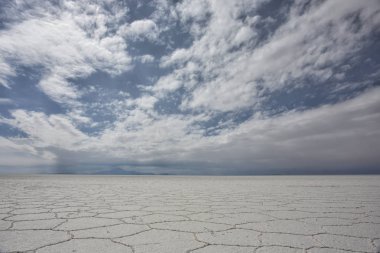 Salar de Uyuni, Uyuni, Bolivya, dünyanın en büyük tuz düz, kurak mevsim güzel sabah