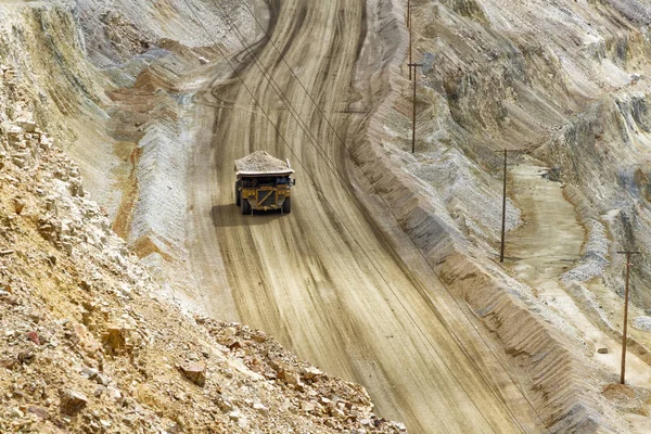 Excavation open pit mine Kennecott, copper, gold and silver mine operation — Stock Photo, Image