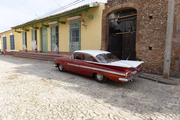 Havana, Kuba barevné vintage americké auto, symbolem Old Havana — Stock fotografie