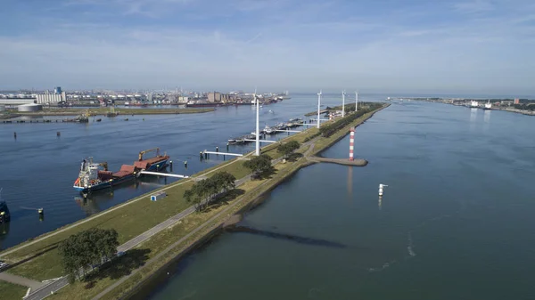 Puerto de Rotterdam. Botlek. Planta de refinería de petróleo de la zona industrial —  Fotos de Stock