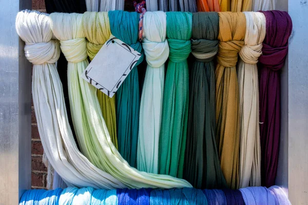 Красочные Шарфы Рынке Нидерландах Цвета Текстиля — стоковое фото