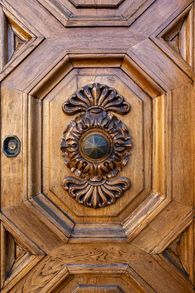 Stare Drewniane Drzwi Vintage Zamkiem — Zdjęcie stockowe