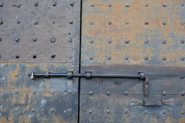 Velho Parafuso Porca Enferrujado Fechadura Porta Ferro Uma Porta Metal — Fotografia de Stock
