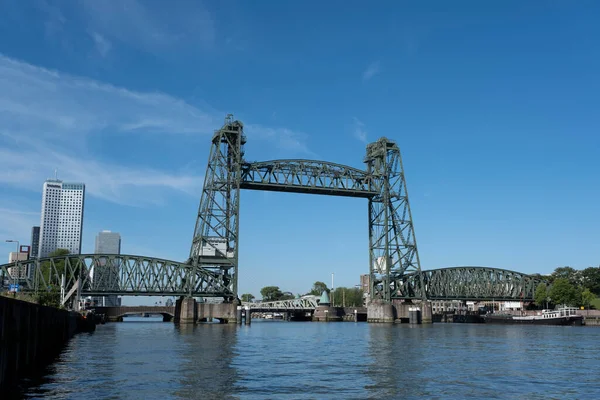 荷兰鹿特丹 Hef Koningshavenbrug 钢制铁路提升机国王码头大桥 — 图库照片