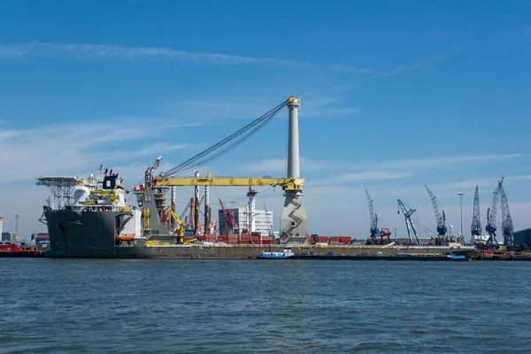 로테르담 항구에 연안의 고성능 — 스톡 사진