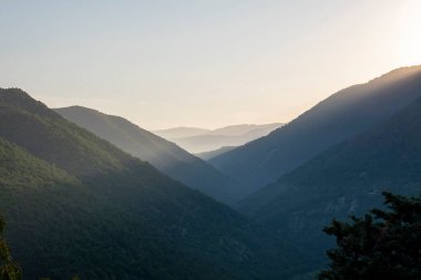 Yazın gün batımında Toskana 'da manzara