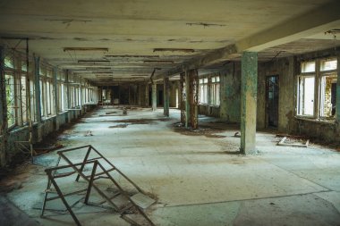 Chornobyl dışlama bölgesi. Radyoaktif bölge Pripyat filialı üzrə - terk edilmiş hayalet kasaba. Chernobyl felaket öyküsü. Kayıp yer Ukrayna'da Sssr