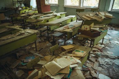 Chornobyl dışlama bölgesi. Radyoaktif bölge Pripyat filialı üzrə - terk edilmiş hayalet kasaba. Chernobyl felaket öyküsü. Kayıp yer Ukrayna'da Sssr