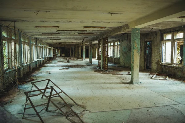 Zona de exclusão de Chornobil. Zona radioativa na cidade de Pripyat - cidade fantasma abandonada. História da catástrofe de Chernobyl. Lugar perdido na Ucrânia, SSSR — Fotografia de Stock