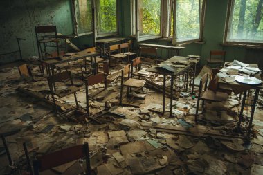 Chornobyl dışlama bölgesi. Radyoaktif bölge Pripyat filialı üzrə - terk edilmiş hayalet kasaba. Chernobyl felaket öyküsü. Kayıp yer Ukrayna'da Sssr
