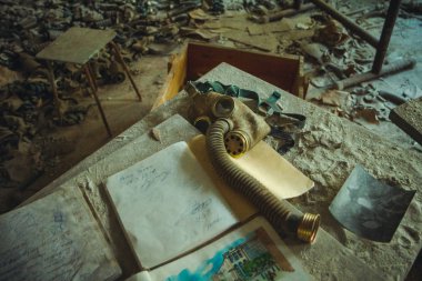 Chornobyl dışlama bölgesi. Radyoaktif bölge Pripyat filialı üzrə - terk edilmiş hayalet kasaba. Chernobyl felaket öyküsü. Kayıp yer Ukrayna'da Sssr