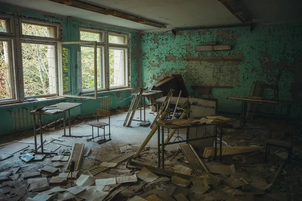 Strefa wykluczenia czarnobylskiej. Radioaktywna strefa w mieście Prypeć - opuszczone miasto duchów. Chernobyl historia katastrofy. Utracone miejsce na Ukrainie, Sssr — Zdjęcie stockowe