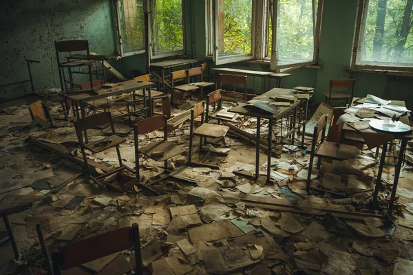 Strefa wykluczenia czarnobylskiej. Radioaktywna strefa w mieście Prypeć - opuszczone miasto duchów. Chernobyl historia katastrofy. Utracone miejsce na Ukrainie, Sssr — Zdjęcie stockowe