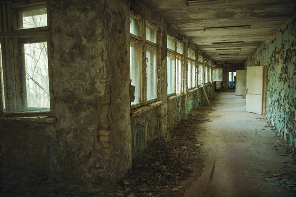 Chornobyl ζώνη αποκλεισμού. Ραδιενεργό ζώνη στην πόλη της Pripyat - εγκαταλελειμμένο πόλη-φάντασμα. Ιστορικό καταστροφή του Τσερνομπίλ. Απώλεια τόπου στην Ουκρανία, Sssr — Φωτογραφία Αρχείου