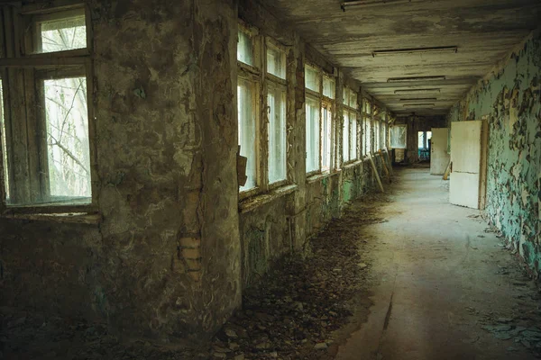 Ausschlusszone Tschernobyl. radioaktive Zone in der Stadt Pripjat - verlassene Geisterstadt. Tschernobyl Geschichte der Katastrophe. verlorener Platz in der Ukraine, sssr — Stockfoto