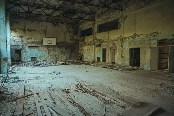 Zona de exclusão de Chornobil. Zona radioativa na cidade de Pripyat - cidade fantasma abandonada. História da catástrofe de Chernobyl. Lugar perdido na Ucrânia, SSSR — Fotografia de Stock