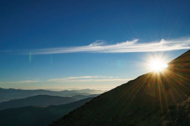 Ukrayna Karpat Dağları üzerinde Güneş, Chornohora, Karpatlar