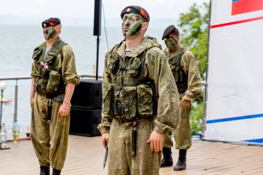 Rusya, Vladivostok, 05/09/2018. Rus Ordusu Özel Kuvvetler Silahlı askerler Rusya gün onuruna sahnede gerçekleştirin. Yıllık kutlama 12 Haziran gününde Rusya. Gösteri ve performans.