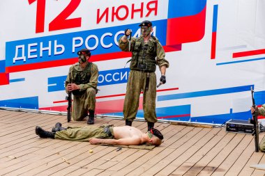 Rusya, Vladivostok, 05/09/2018. Rus Ordusu Özel Kuvvetler Silahlı askerler Rusya gün onuruna sahnede gerçekleştirin. Yıllık kutlama 12 Haziran gününde Rusya. Gösteri ve performans.